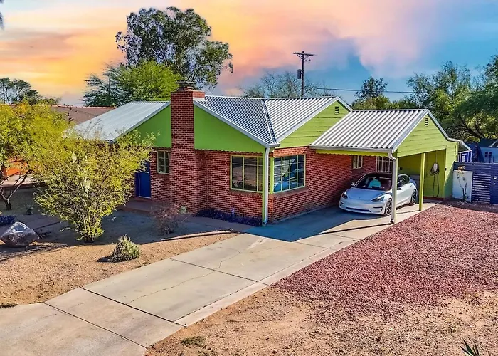Holiday home Historic Near Uofa And Downtown